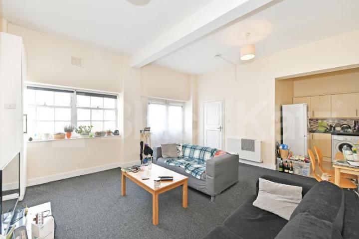 			MEWS HOUSE, 3 Bedroom, 1 bath, 1 reception Flat			 Park Mews, Crouch End N8